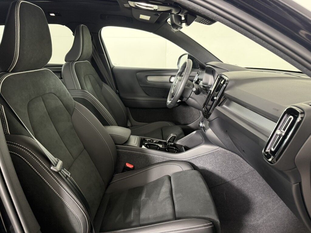2024 Volvo XC40 Plus Dark Theme Maumee OH