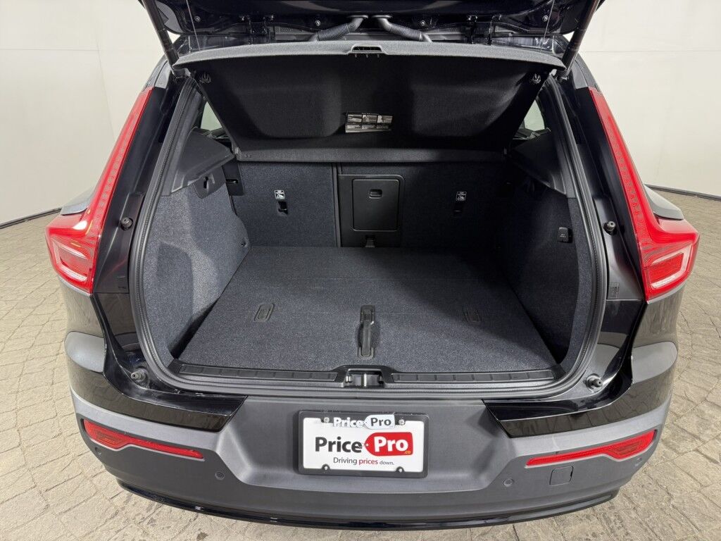 2024 Volvo XC40 Plus Dark Theme Maumee OH