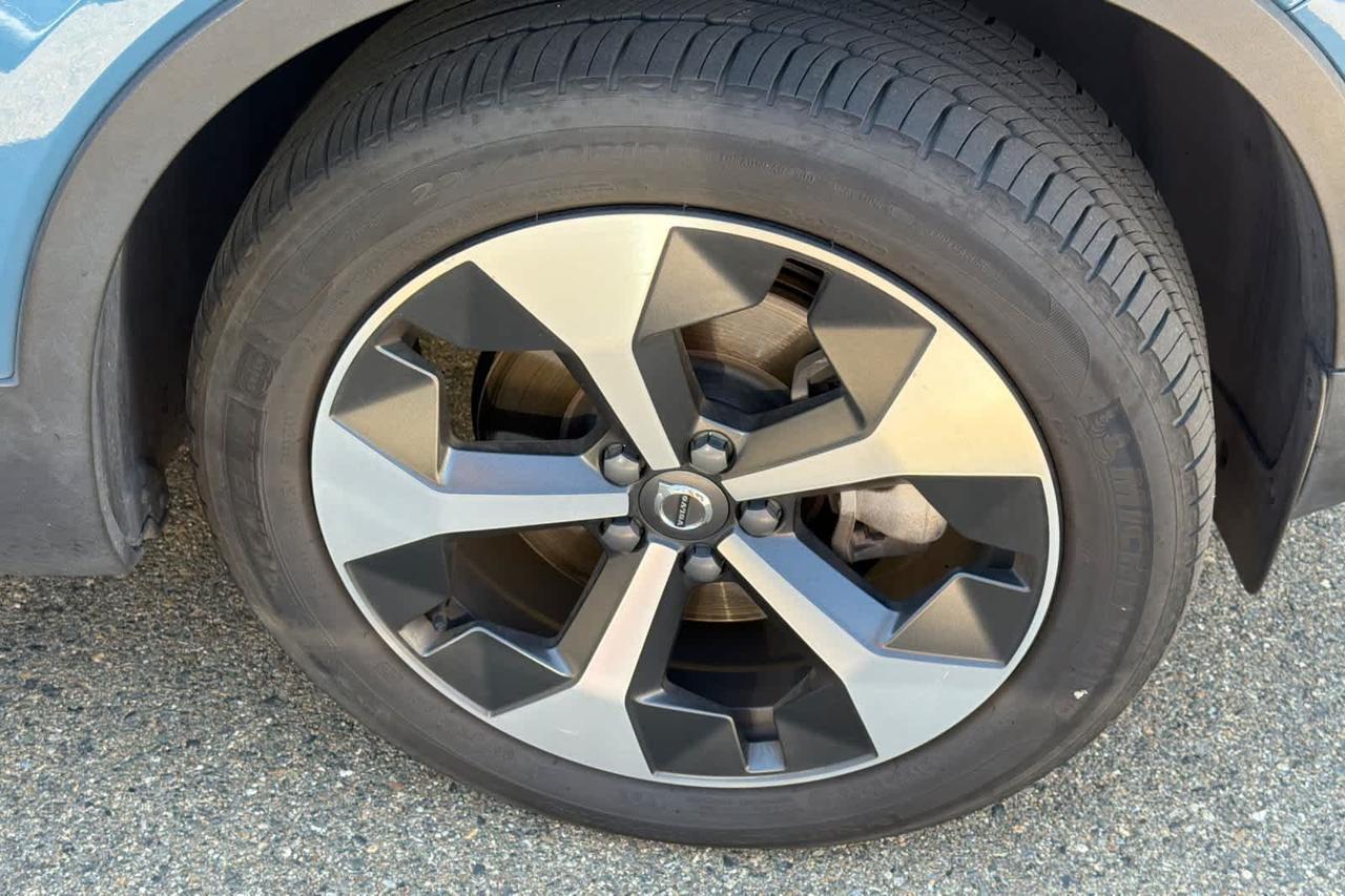 2024 Volvo XC40 Plus Dark Theme Roseville CA