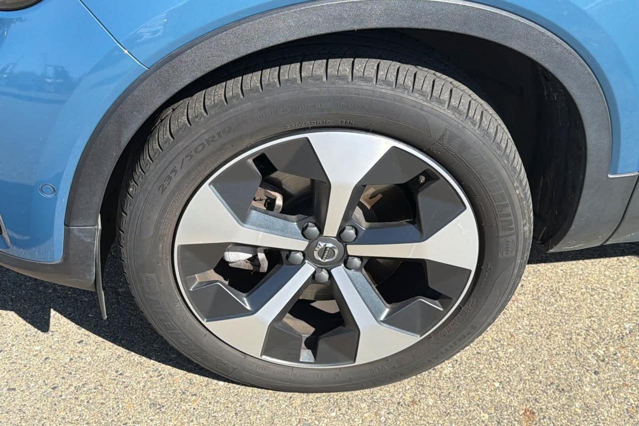 2024 Volvo XC40 Plus Dark Theme Roseville CA