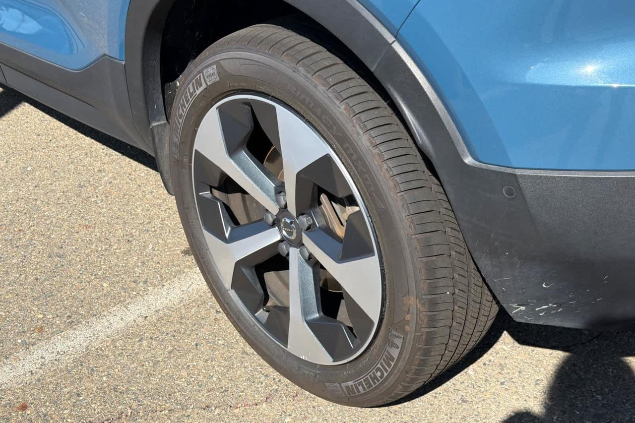 2024 Volvo XC40 Plus Dark Theme Roseville CA