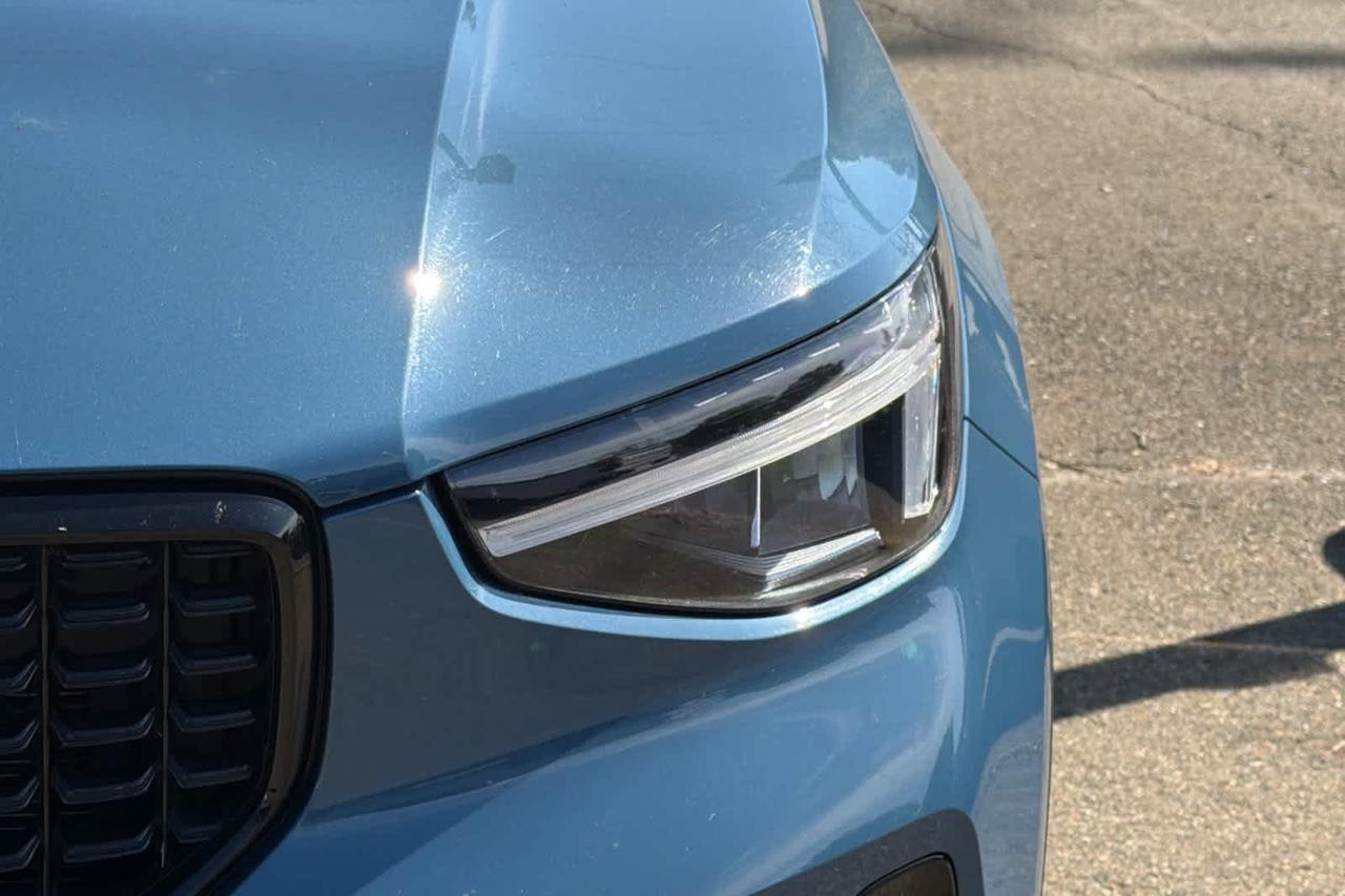 2024 Volvo XC40 Plus Dark Theme Roseville CA