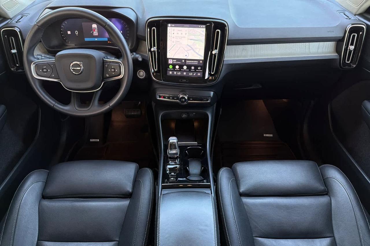 2024 Volvo XC40 Plus Dark Theme