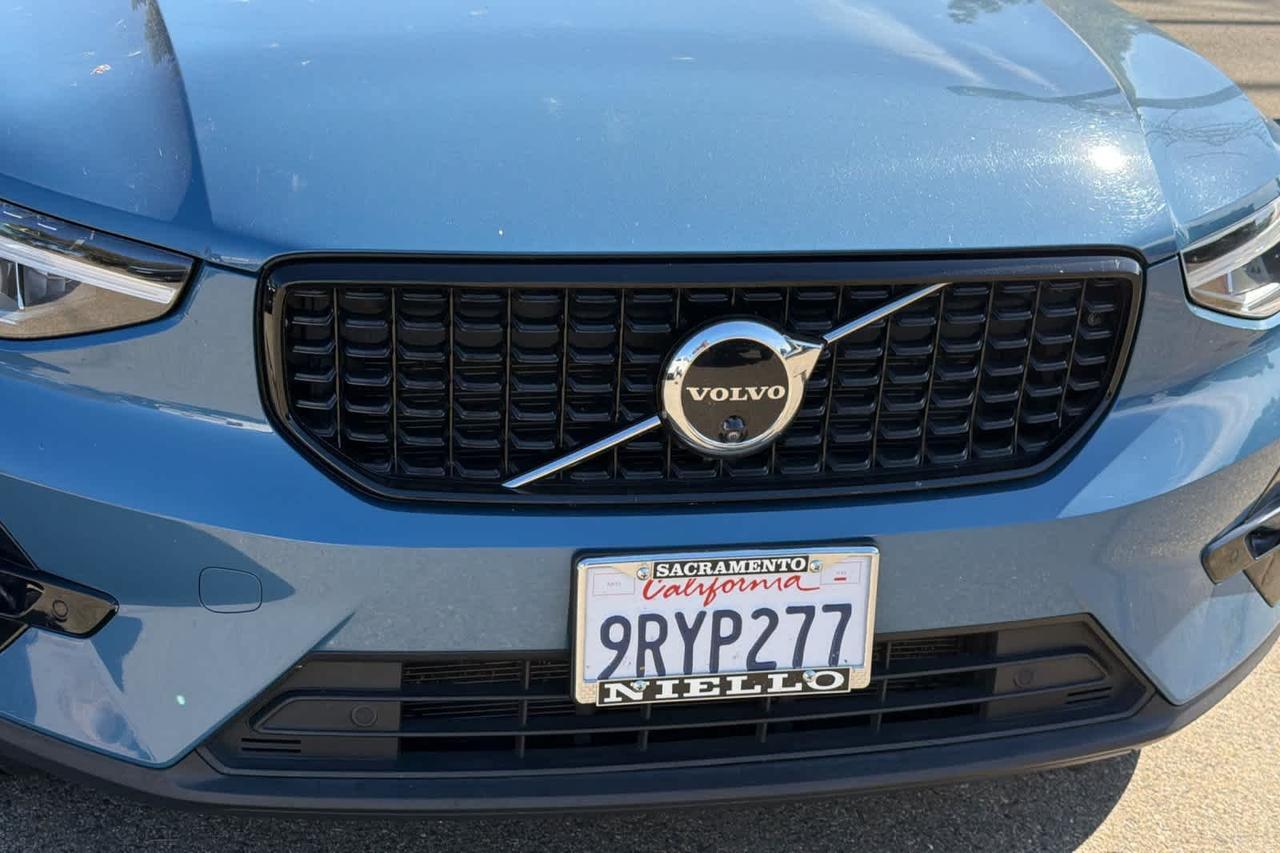 2024 Volvo XC40 Plus Dark Theme Roseville CA