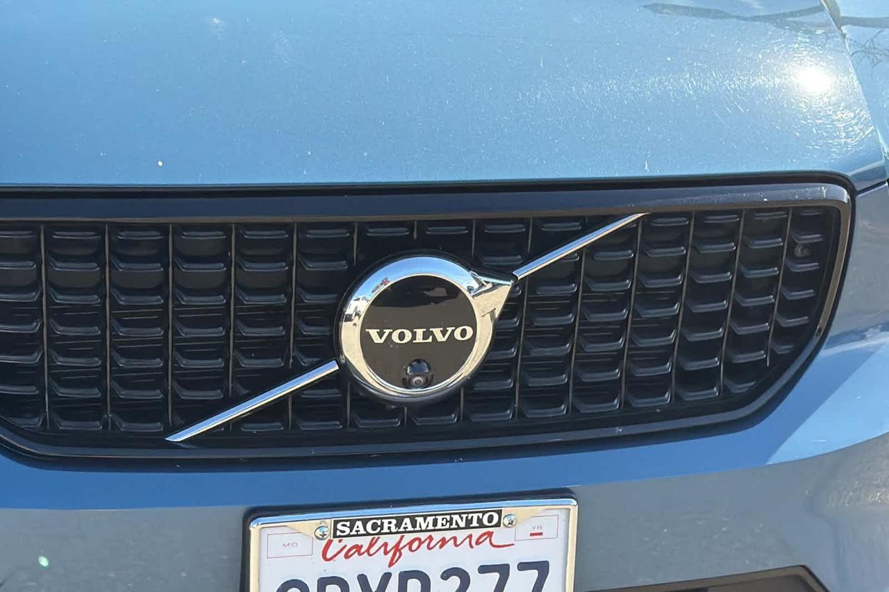 2024 Volvo XC40 Plus Dark Theme Roseville CA