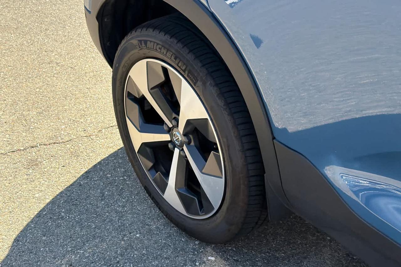 2024 Volvo XC40 Plus Dark Theme Roseville CA