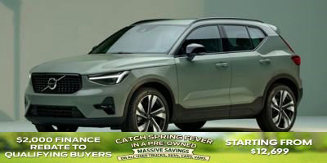 2024 Volvo XC40 Plus Dark Theme