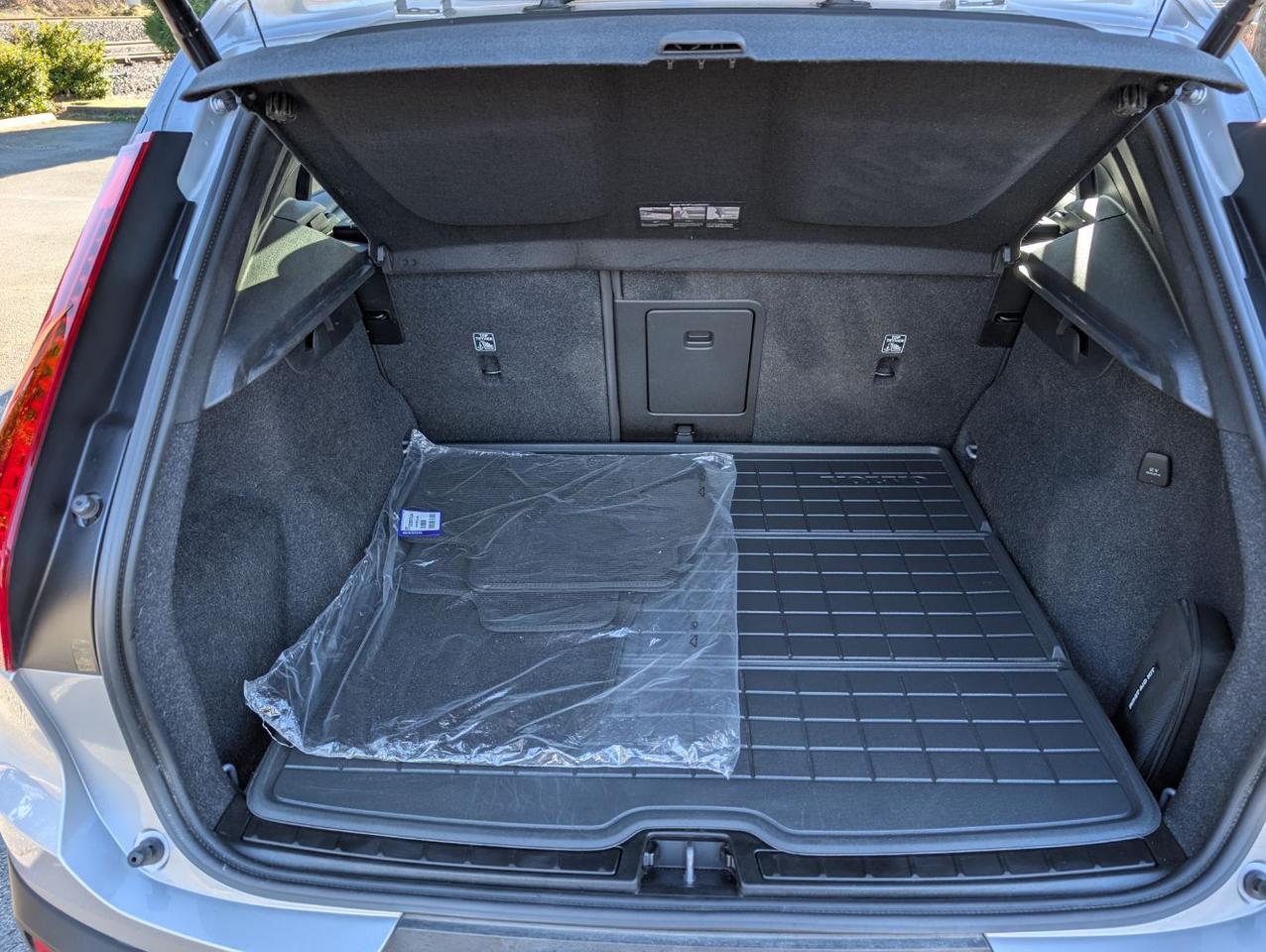 2024 Volvo XC40 Recharge Dual Motor AWD PLUS | 402hp, High Performance Audio, 360° Cam, Heat Pump, 4 Heated Seats & Htd Wheel Portland OR