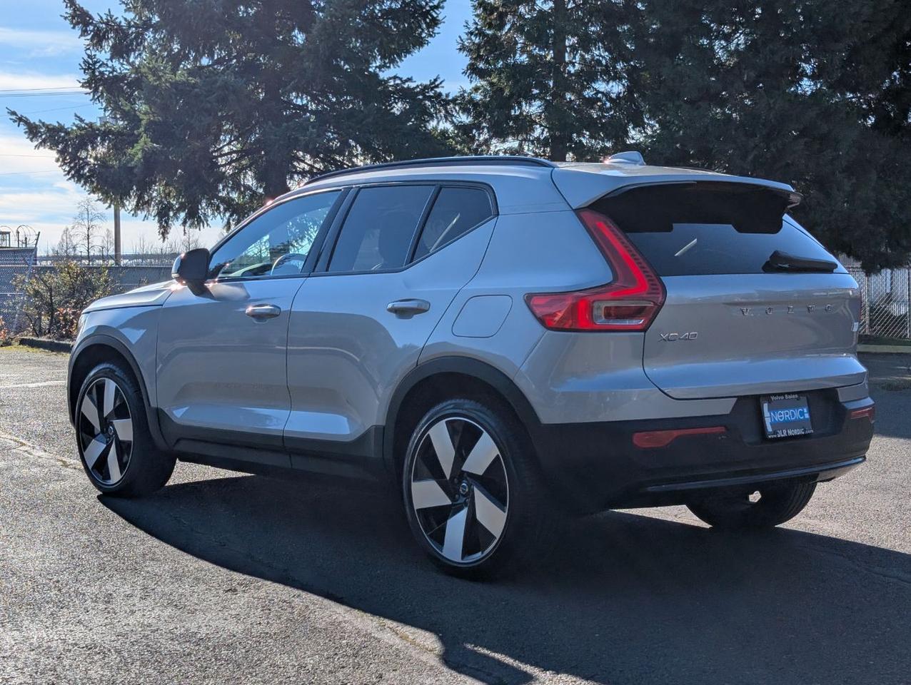 2024 Volvo XC40 Recharge Dual Motor AWD PLUS | 402hp, High Performance Audio, 360° Cam, Heat Pump, 4 Heated Seats & Htd Wheel Portland OR
