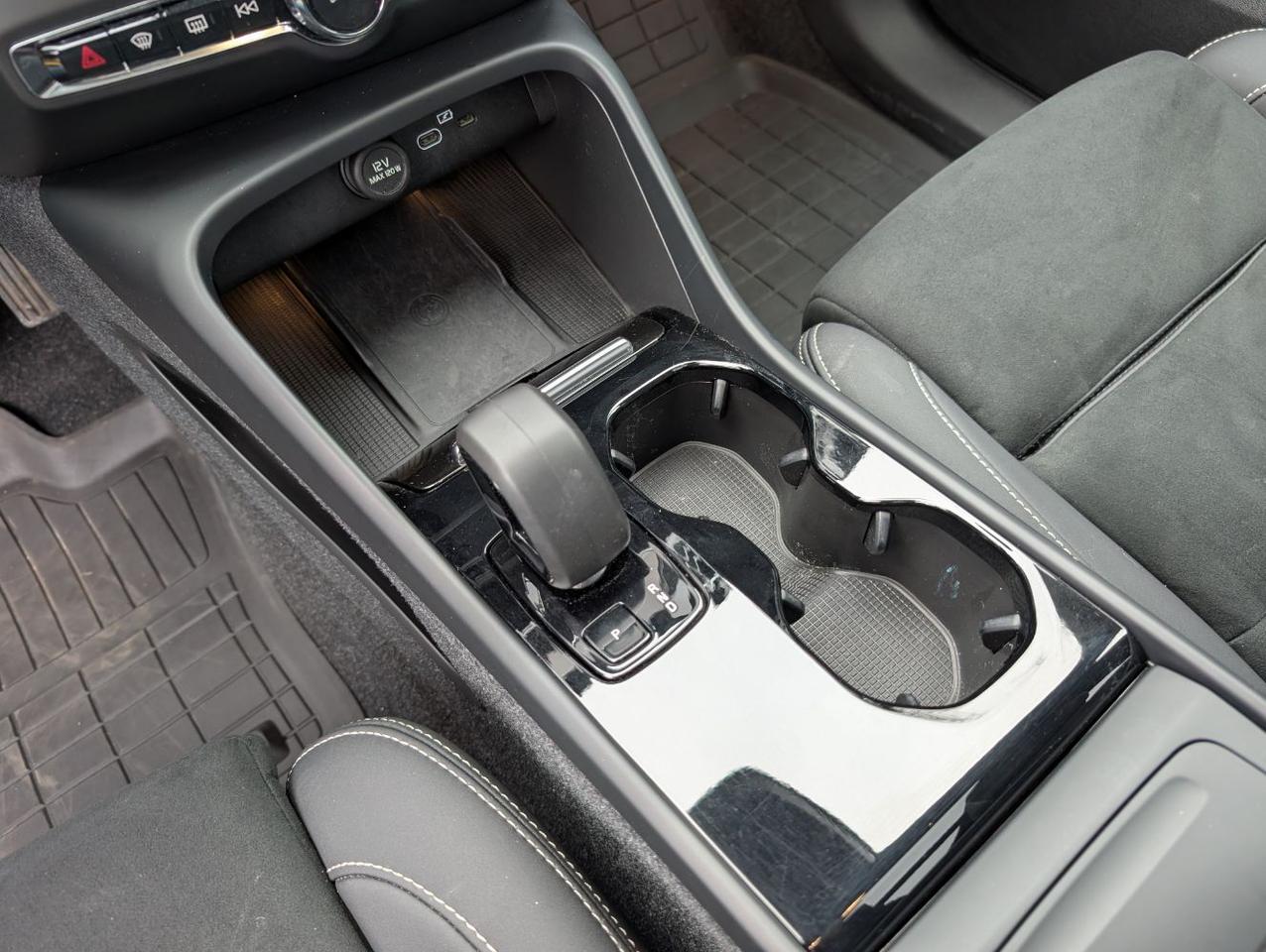 2024 Volvo XC40 Recharge Dual Motor AWD ULTIMATE | 402hp, HK Premium Audio, Pilot Assist, 360° Cam, 4 Heated Seats & Wheel Portland OR