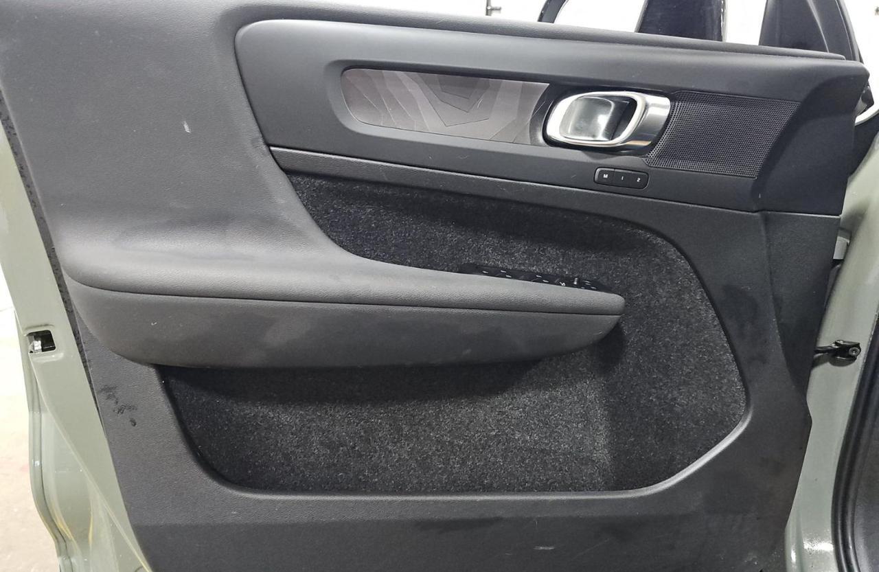 2024 Volvo XC40 Recharge Extended Range PLUS | 293 mi Range, Climate Package, 20" Wheels * Portland OR