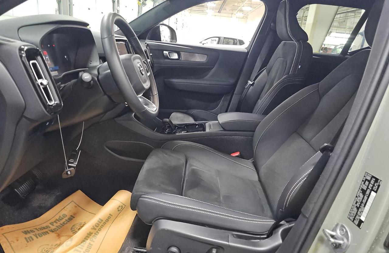 2024 Volvo XC40 Recharge Extended Range PLUS | 293 mi Range, Climate Package, 20" Wheels * Portland OR