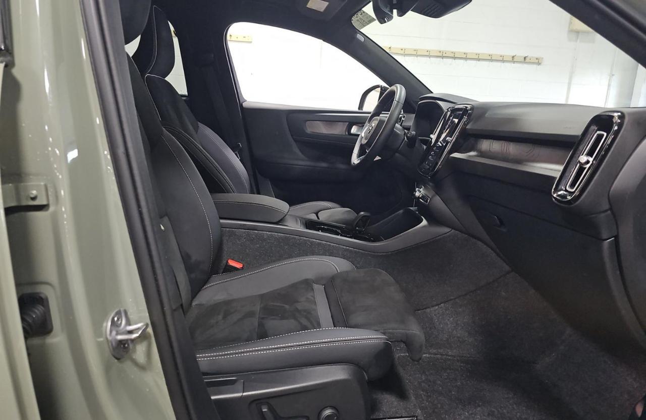 2024 Volvo XC40 Recharge Extended Range PLUS | 293 mi Range, Climate Package, 20" Wheels * Portland OR