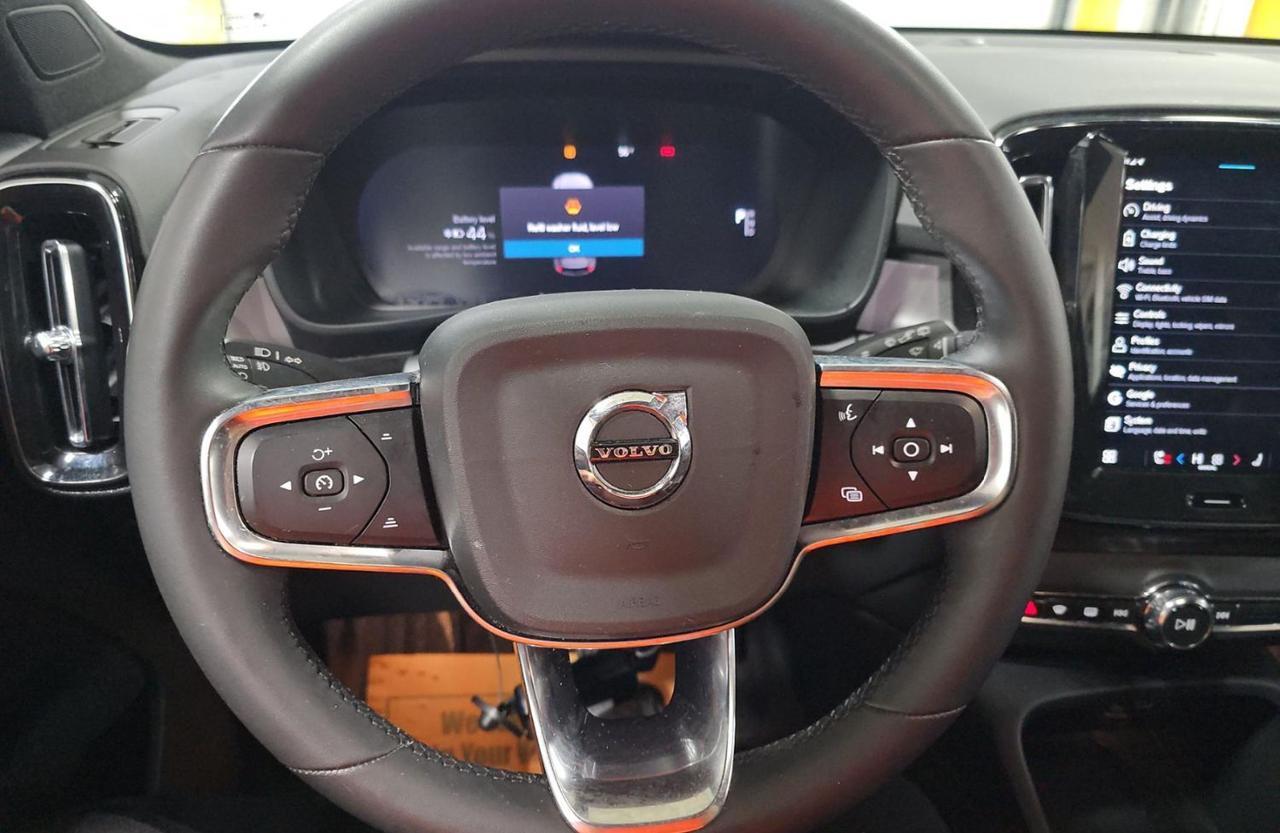 2024 Volvo XC40 Recharge Extended Range PLUS | 293 mi Range, High Performance Audio, 360° Cam, 4 Heated Seats & Wheel Portland OR