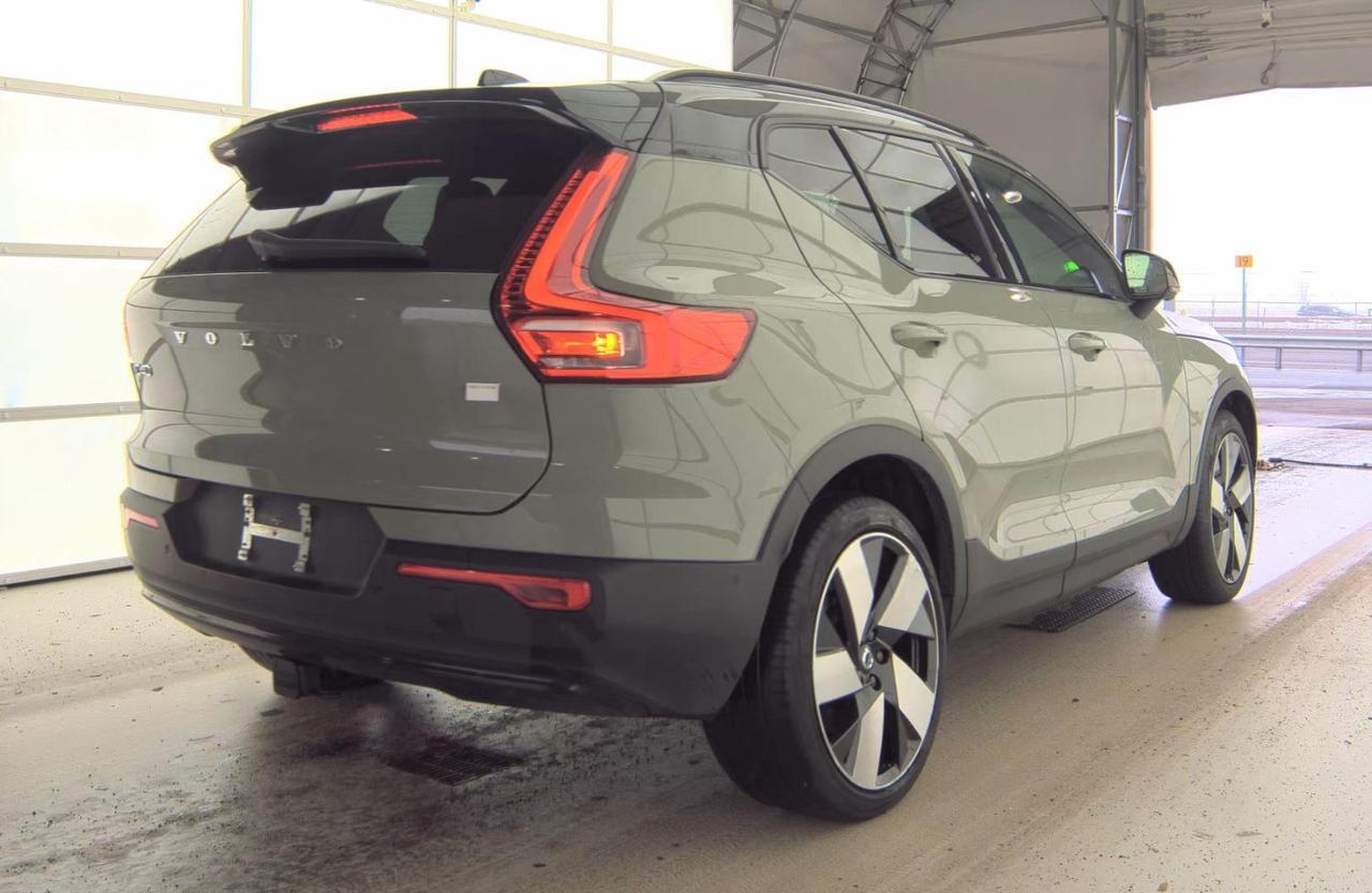 2024 Volvo XC40 Recharge Extended Range PLUS | 293 mi Range, High Performance Audio, 360° Cam, 4 Heated Seats & Wheel Portland OR