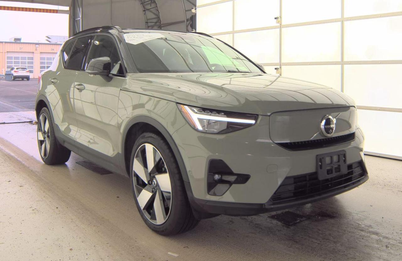 2024 Volvo XC40 Recharge Extended Range PLUS | 293 mi Range, High Performance Audio, 360° Cam, 4 Heated Seats & Wheel Portland OR