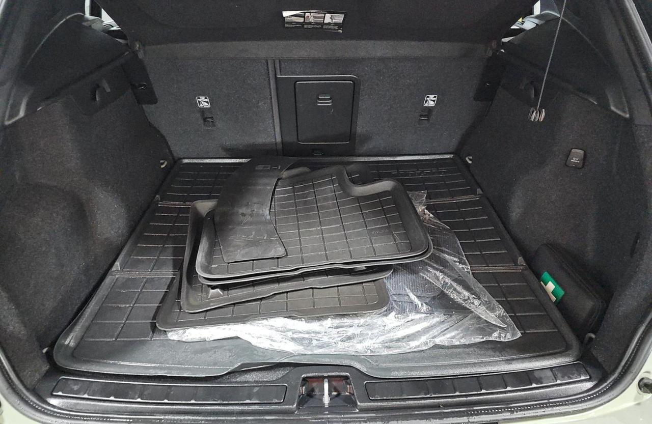 2024 Volvo XC40 Recharge Extended Range PLUS | 293 mi Range, High Performance Audio, 360° Cam, 4 Heated Seats & Wheel Portland OR