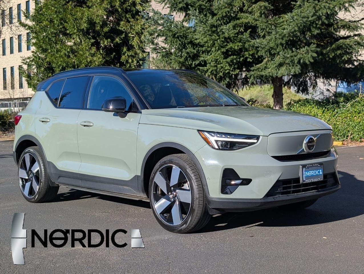 2024 Volvo XC40 Recharge Extended Range PLUS | 293 mi Range, High Performance Audio, 360° Cam, 4 Heated Seats & Wheel