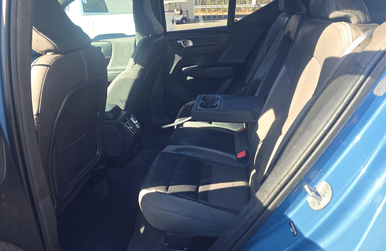 2024 Volvo XC40 Recharge Extended Range(293mi) CORE w/High Performance Sound, Google Built In, 4 Heated Seats & Wheel Portland OR