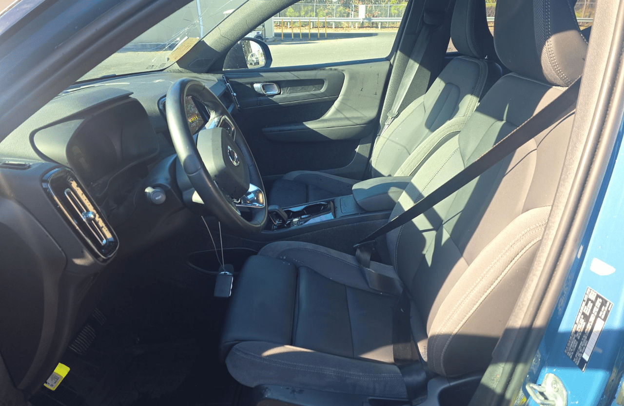 2024 Volvo XC40 Recharge Extended Range(293mi) CORE w/High Performance Sound, Google Built In, 4 Heated Seats & Wheel Portland OR