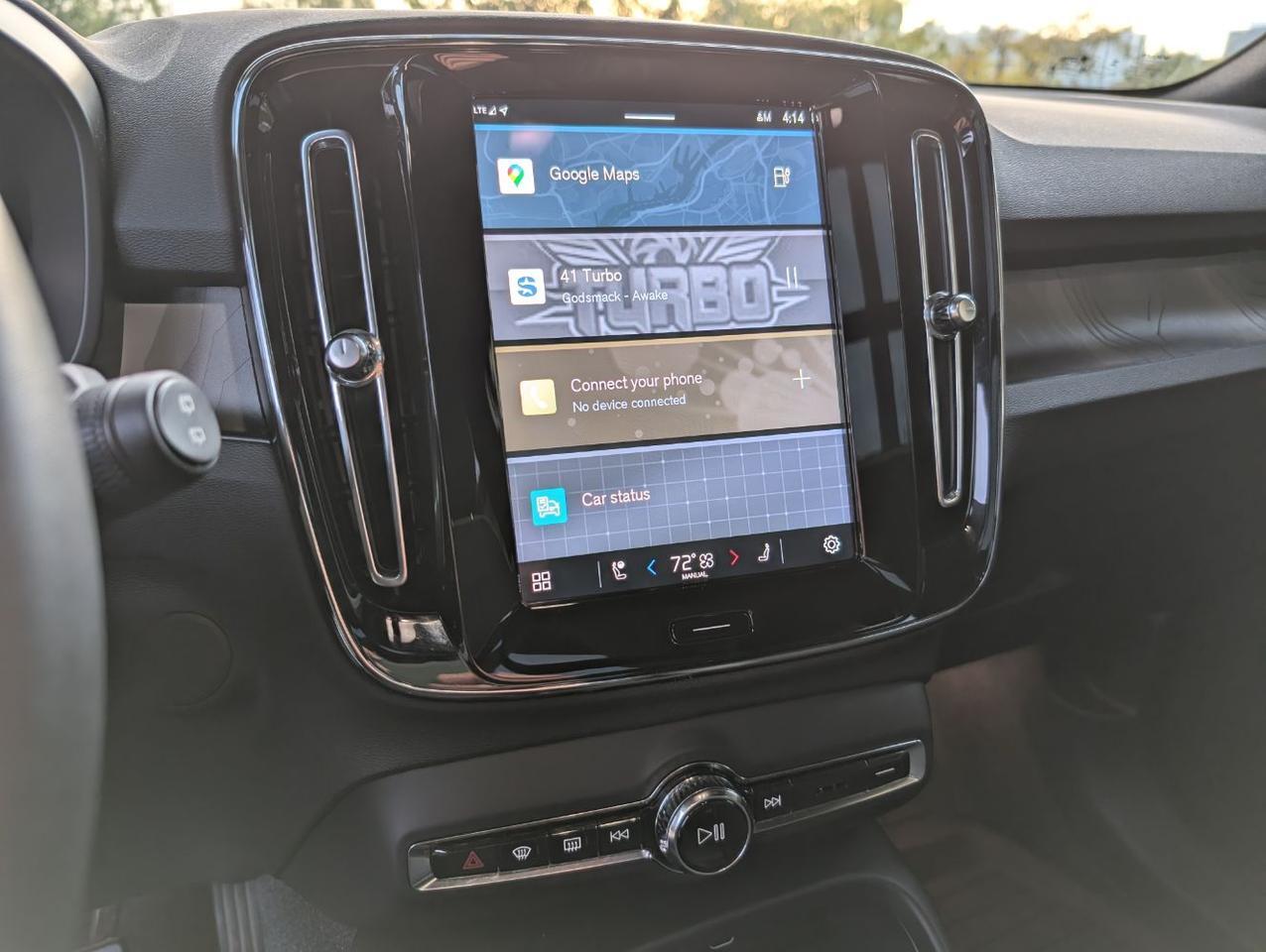 2024 Volvo XC40 Recharge P8 Extended Range PLUS w/High Performance Sound, 360 Cam, Pano Roof, 4 Heated Seats & Wheel Portland OR