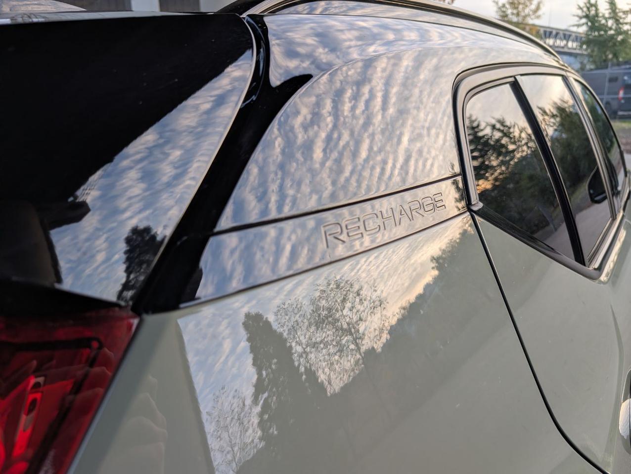 2024 Volvo XC40 Recharge P8 Extended Range PLUS w/High Performance Sound, 360 Cam, Pano Roof, 4 Heated Seats & Wheel Portland OR