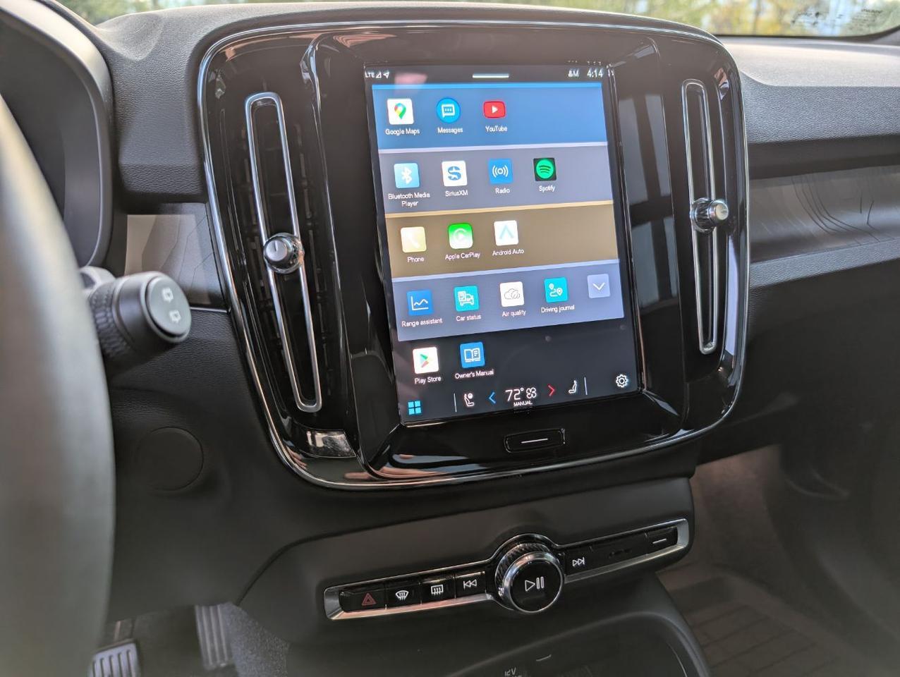 2024 Volvo XC40 Recharge P8 Extended Range PLUS w/High Performance Sound, 360 Cam, Pano Roof, 4 Heated Seats & Wheel Portland OR