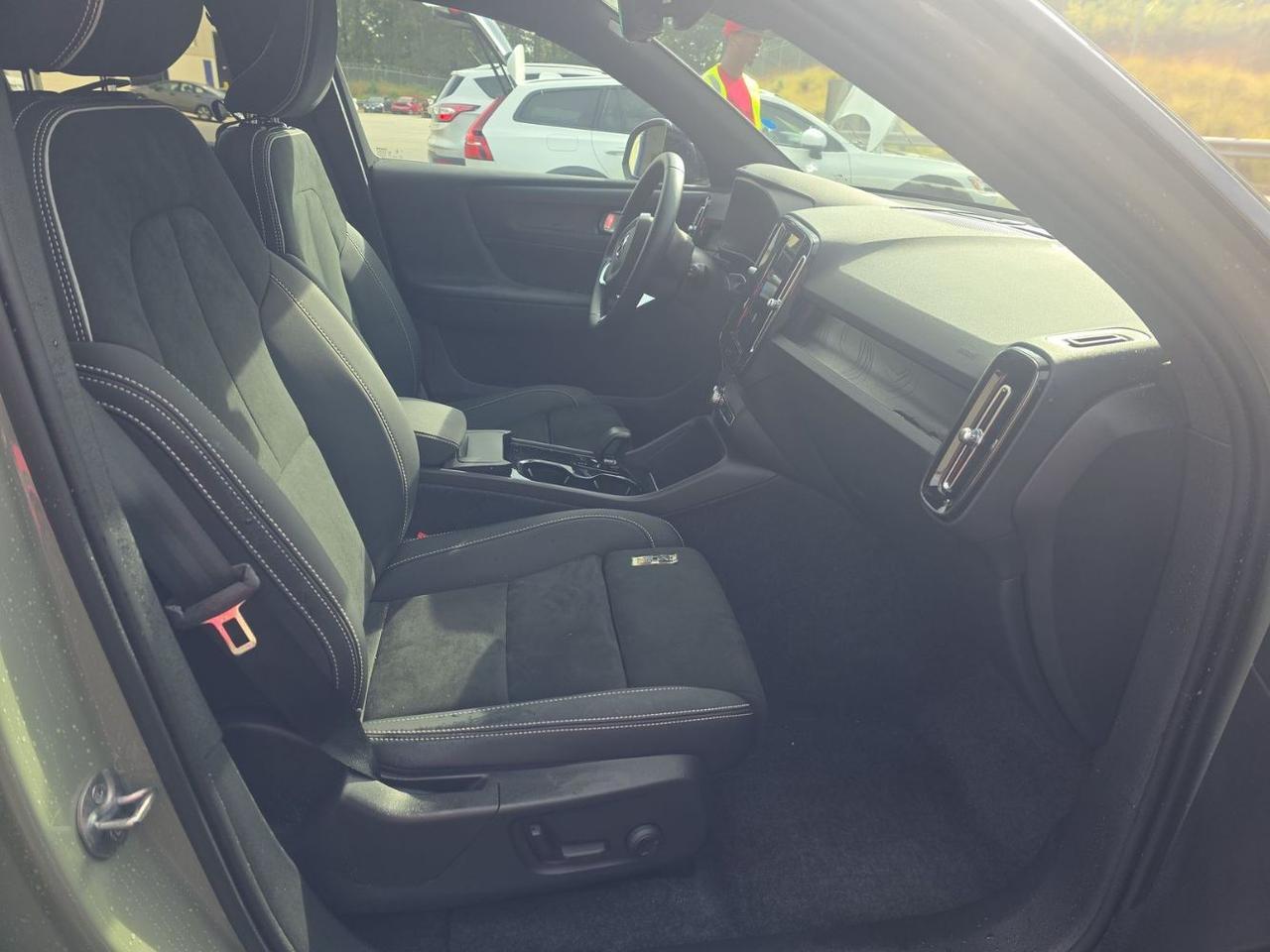 2024 Volvo XC40 Recharge P8 Extended Range PLUS w/High Performance Sound, Climate Pkg * Portland OR