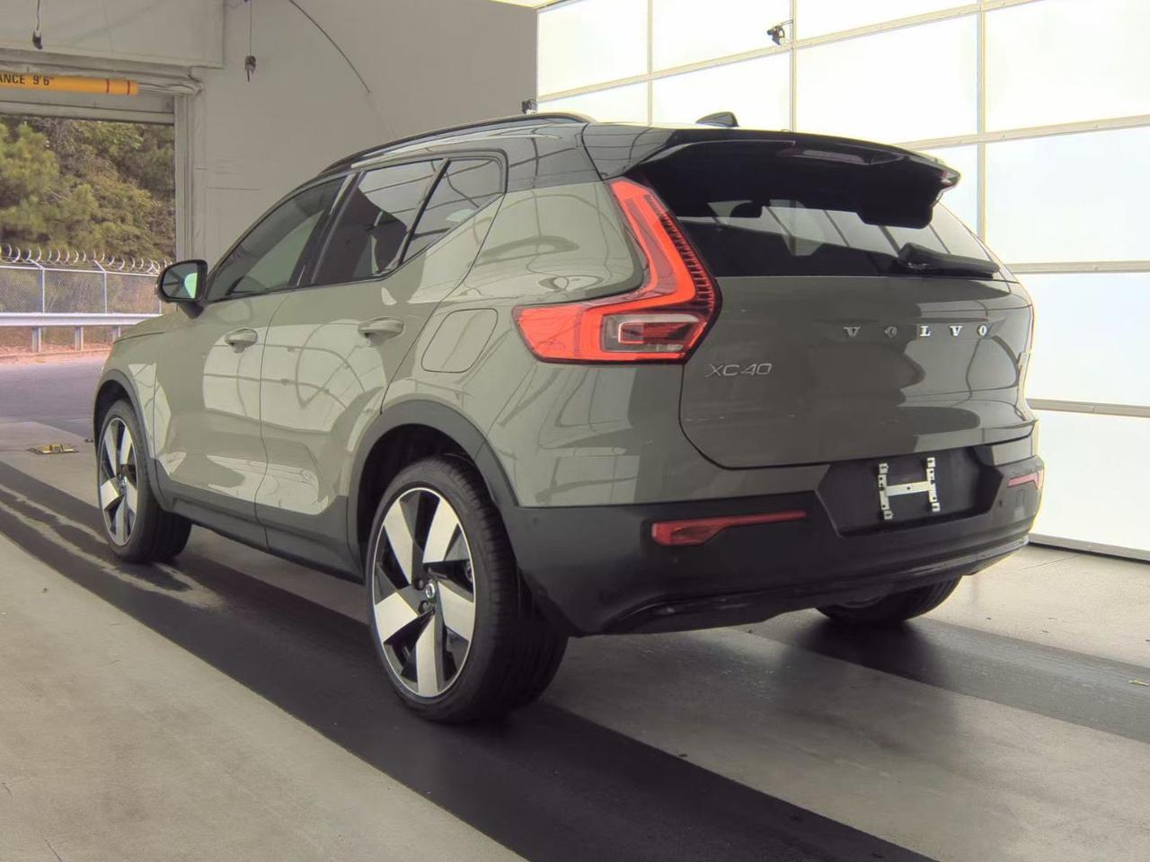 2024 Volvo XC40 Recharge P8 Extended Range PLUS w/High Performance Sound, Climate Pkg * Portland OR