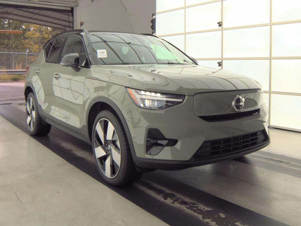 2024 Volvo XC40 Recharge P8 Extended Range PLUS w/High Performance Sound, Climate Pkg * Portland OR