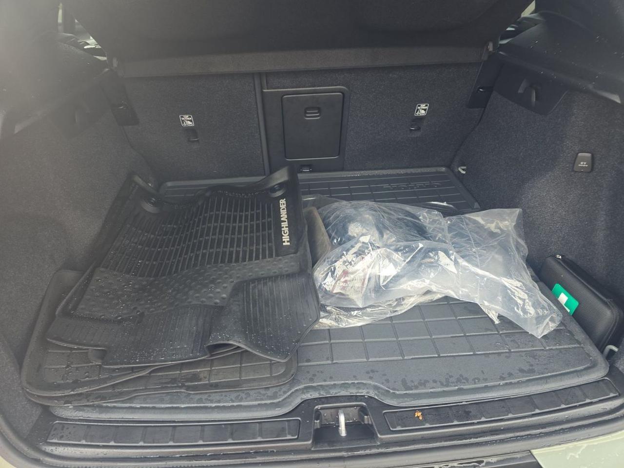 2024 Volvo XC40 Recharge P8 Extended Range PLUS w/High Performance Sound, Climate Pkg * Portland OR