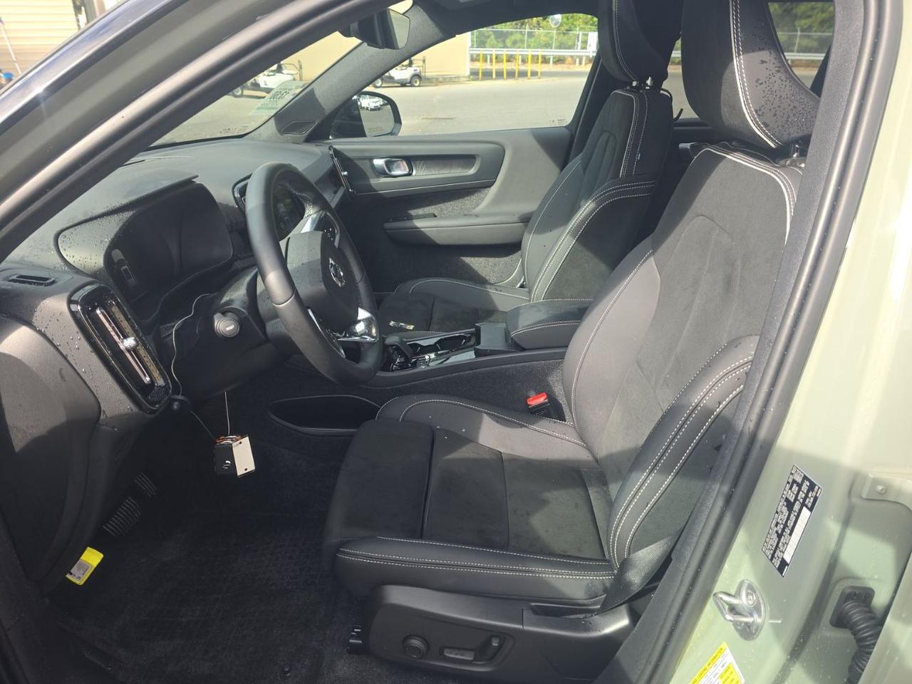 2024 Volvo XC40 Recharge P8 Extended Range PLUS w/High Performance Sound, Climate Pkg * Portland OR