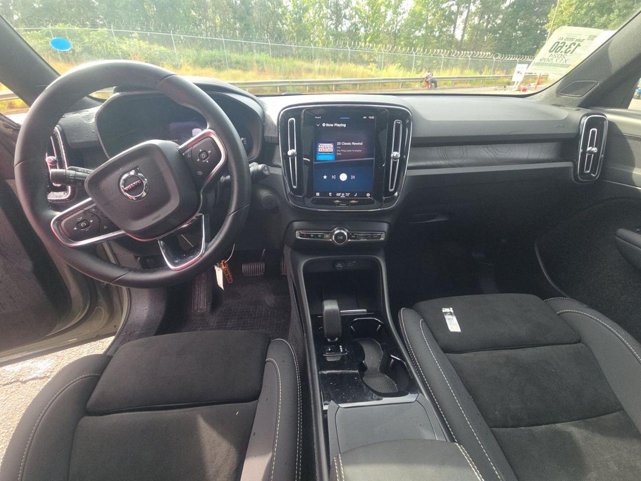 2024 Volvo XC40 Recharge P8 Extended Range PLUS w/High Performance Sound, Climate Pkg * Portland OR