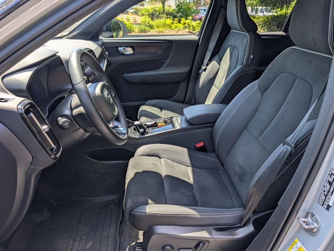 2024 Volvo XC40 Plus - Photo 10