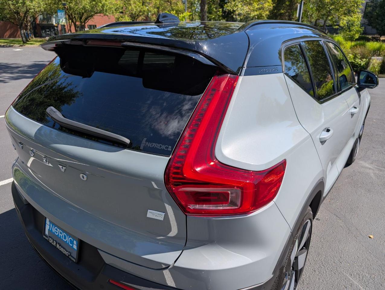 2024 Volvo XC40 Plus - Photo 25
