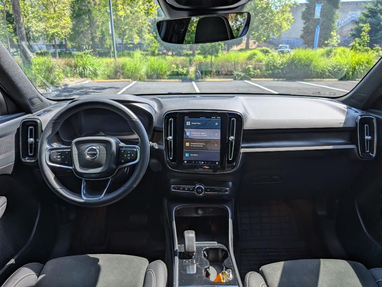 2024 Volvo XC40 Plus - Photo 13