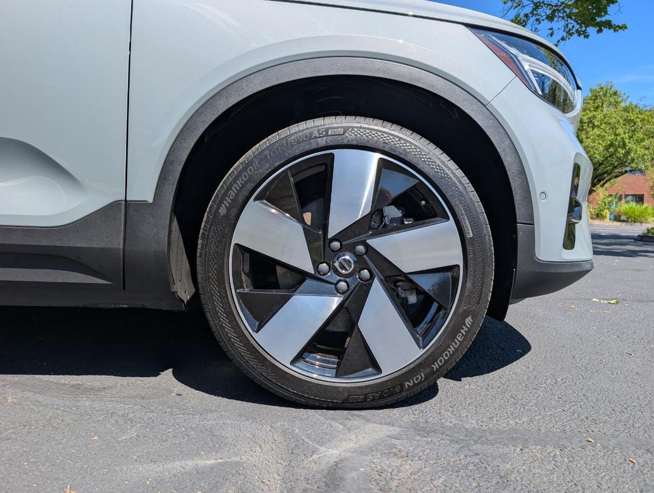 2024 Volvo XC40 Plus - Photo 27