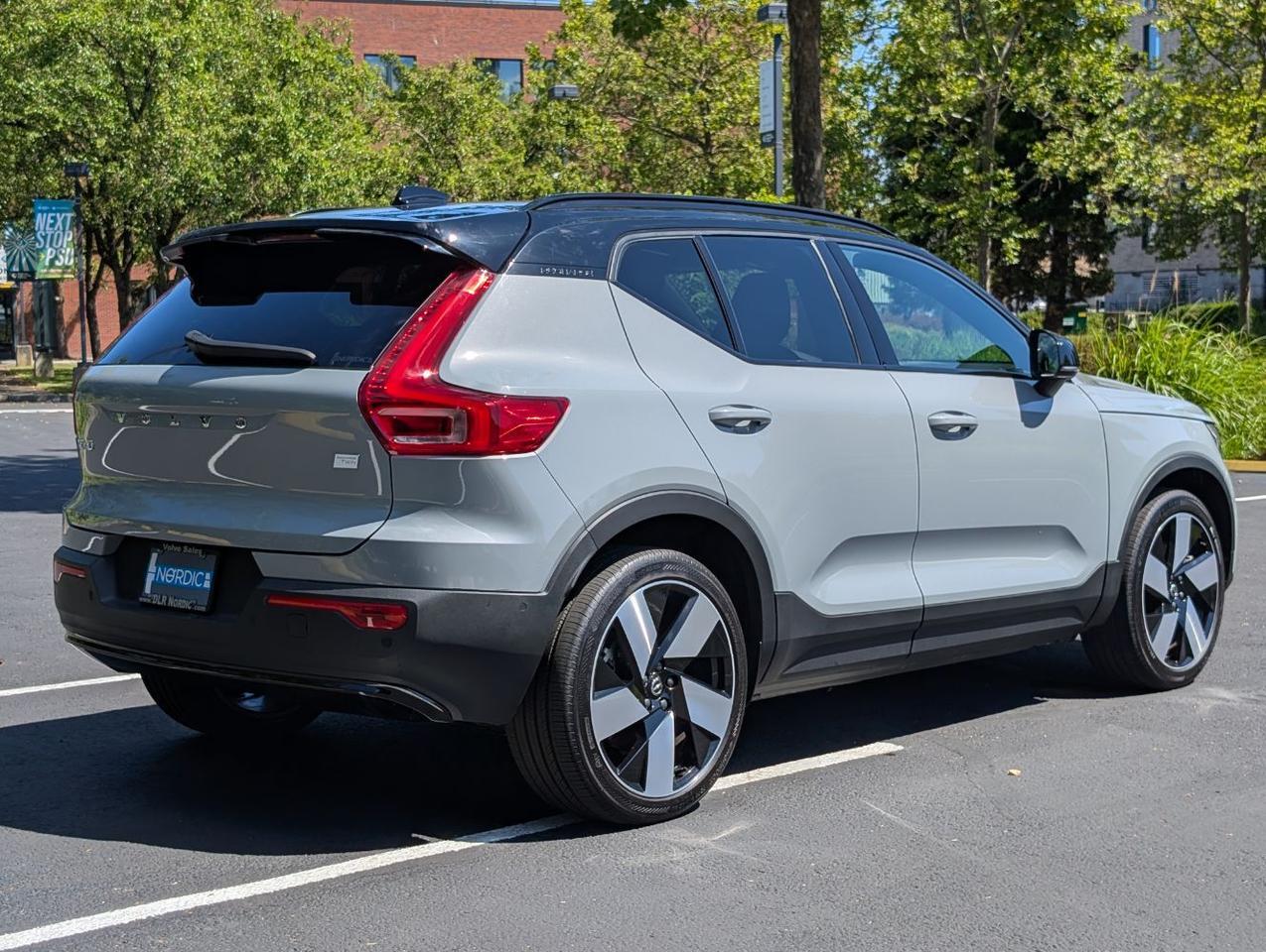 2024 Volvo XC40 Plus - Photo 7