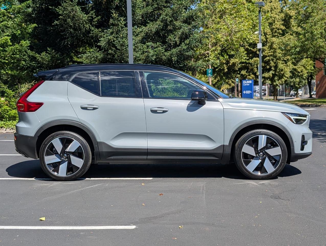 2024 Volvo XC40 Plus - Photo 8