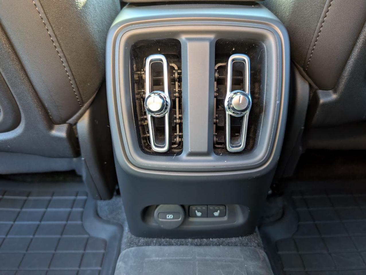 2024 Volvo XC40 Recharge Twin Motor PLUS w/High Performance Sound, 360 Cam, Pano, Heat Pump, 4 Heated Seats & Wheel Portland OR