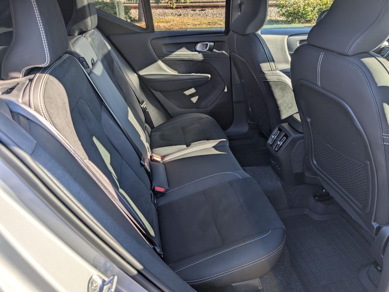 2024 Volvo XC40 Recharge Twin Motor PLUS w/High Performance Sound, 360 Cam, Pano, Heat Pump, 4 Heated Seats & Wheel Portland OR