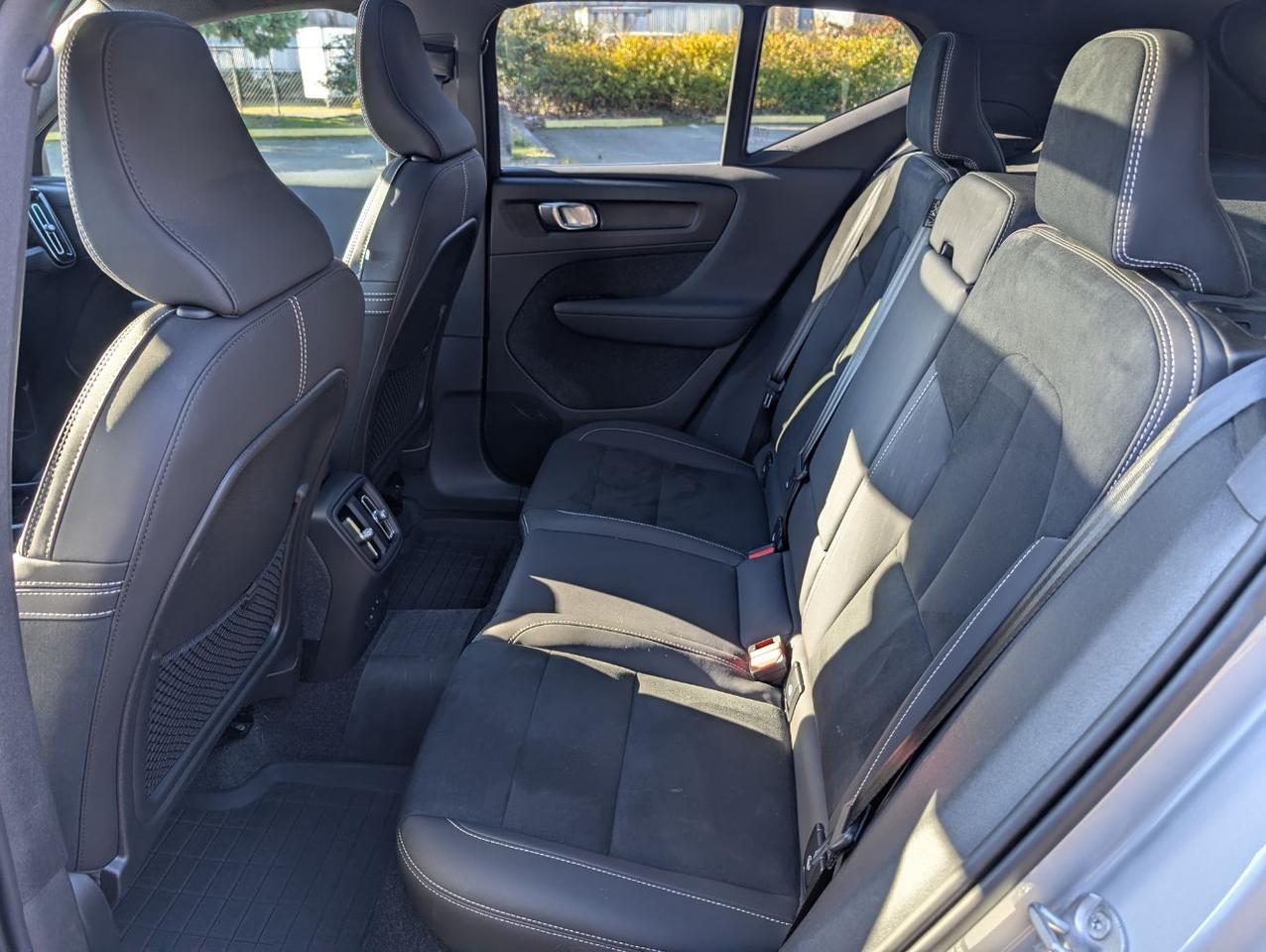 2024 Volvo XC40 Recharge Twin Motor PLUS w/High Performance Sound, 360 Cam, Pano, Heat Pump, 4 Heated Seats & Wheel Portland OR