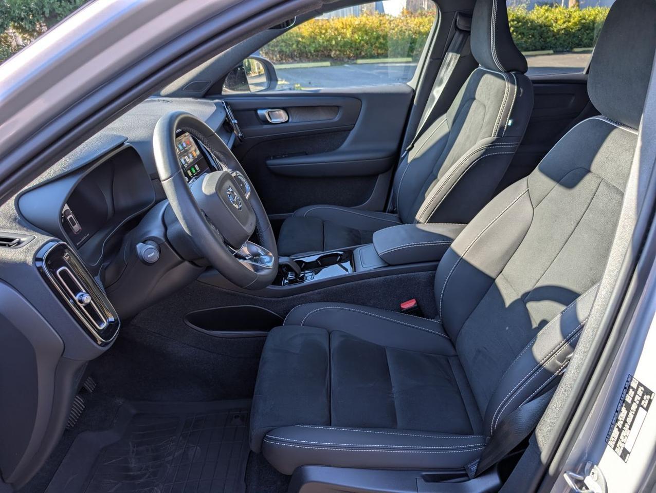 2024 Volvo XC40 Recharge Twin Motor PLUS w/High Performance Sound, 360 Cam, Pano, Heat Pump, 4 Heated Seats & Wheel Portland OR