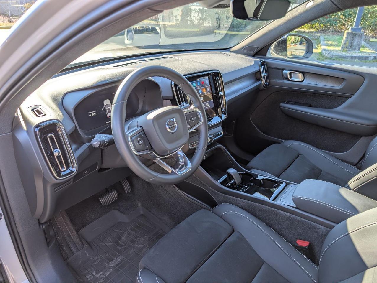 2024 Volvo XC40 Recharge Twin Motor PLUS w/High Performance Sound, 360 Cam, Pano, Heat Pump, 4 Heated Seats & Wheel Portland OR