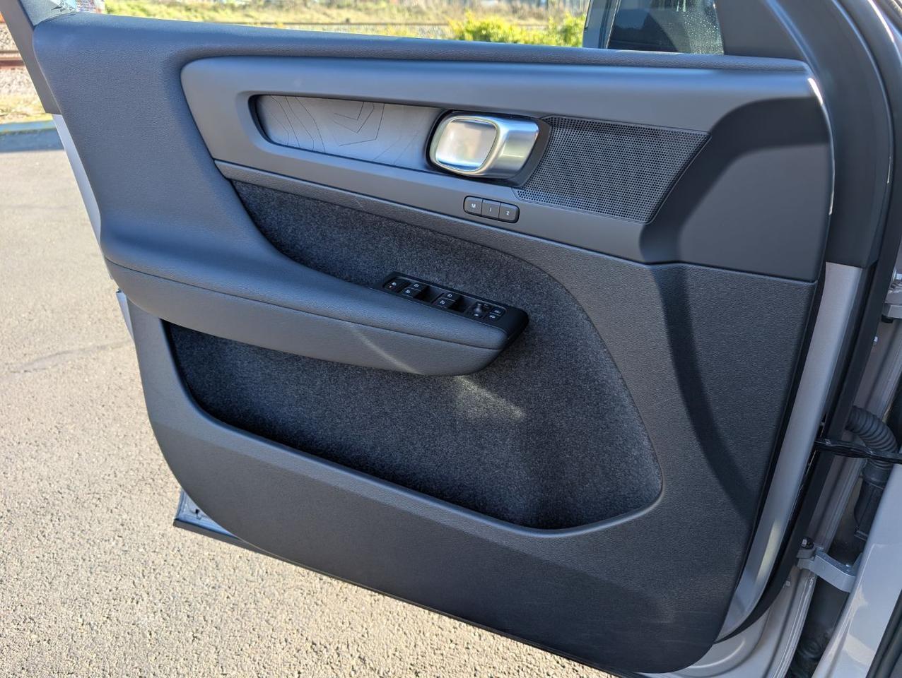 2024 Volvo XC40 Recharge Twin Motor PLUS w/High Performance Sound, 360 Cam, Pano, Heat Pump, 4 Heated Seats & Wheel Portland OR