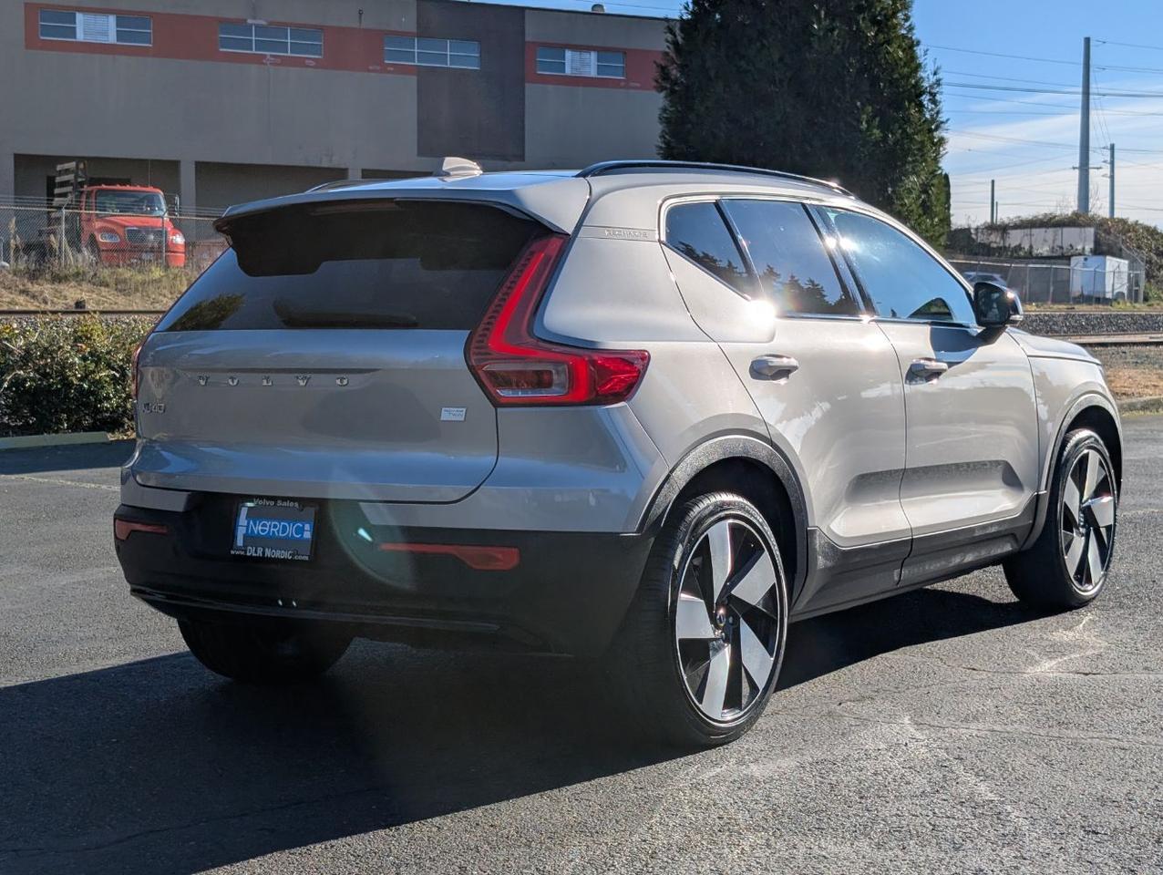 2024 Volvo XC40 Recharge Twin Motor PLUS w/High Performance Sound, 360 Cam, Pano, Heat Pump, 4 Heated Seats & Wheel Portland OR