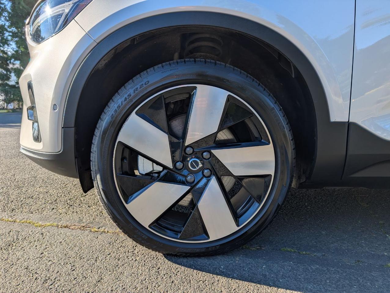 2024 Volvo XC40 Recharge Twin Motor PLUS w/High Performance Sound, 360 Cam, Pano, Heat Pump, 4 Heated Seats & Wheel Portland OR