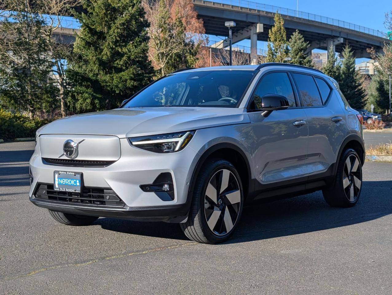 2024 Volvo XC40 Recharge Twin Motor PLUS w/High Performance Sound, 360 Cam, Pano, Heat Pump, 4 Heated Seats & Wheel Portland OR