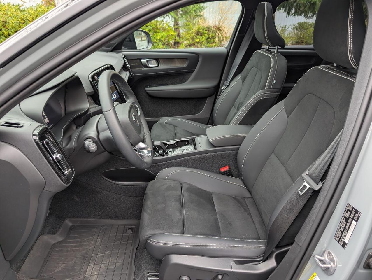 2024 Volvo XC40 Recharge Twin Motor ULTIMATE w/Harman Kardon, Pilot Assist, 360 Cam, Pano, 4 Heated Seats & Wheel Portland OR