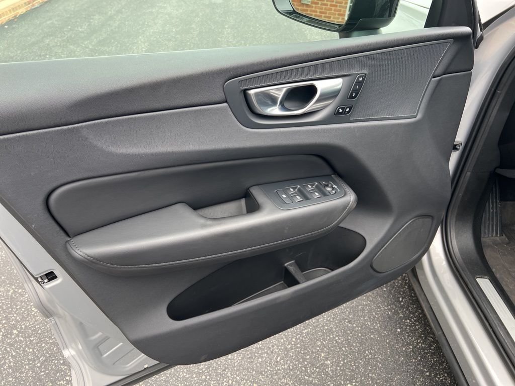 2024 Volvo XC60 B5 Core Mount Joy PA